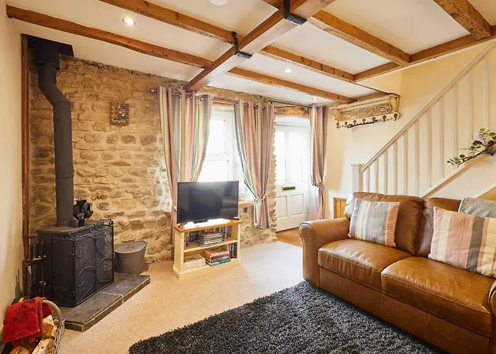 Host & - Dairy * Masham